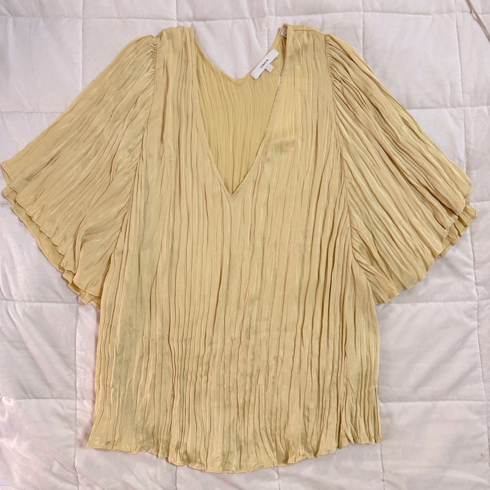 ☀️VINCE V Neck Plisse Satin Top NWT☀️